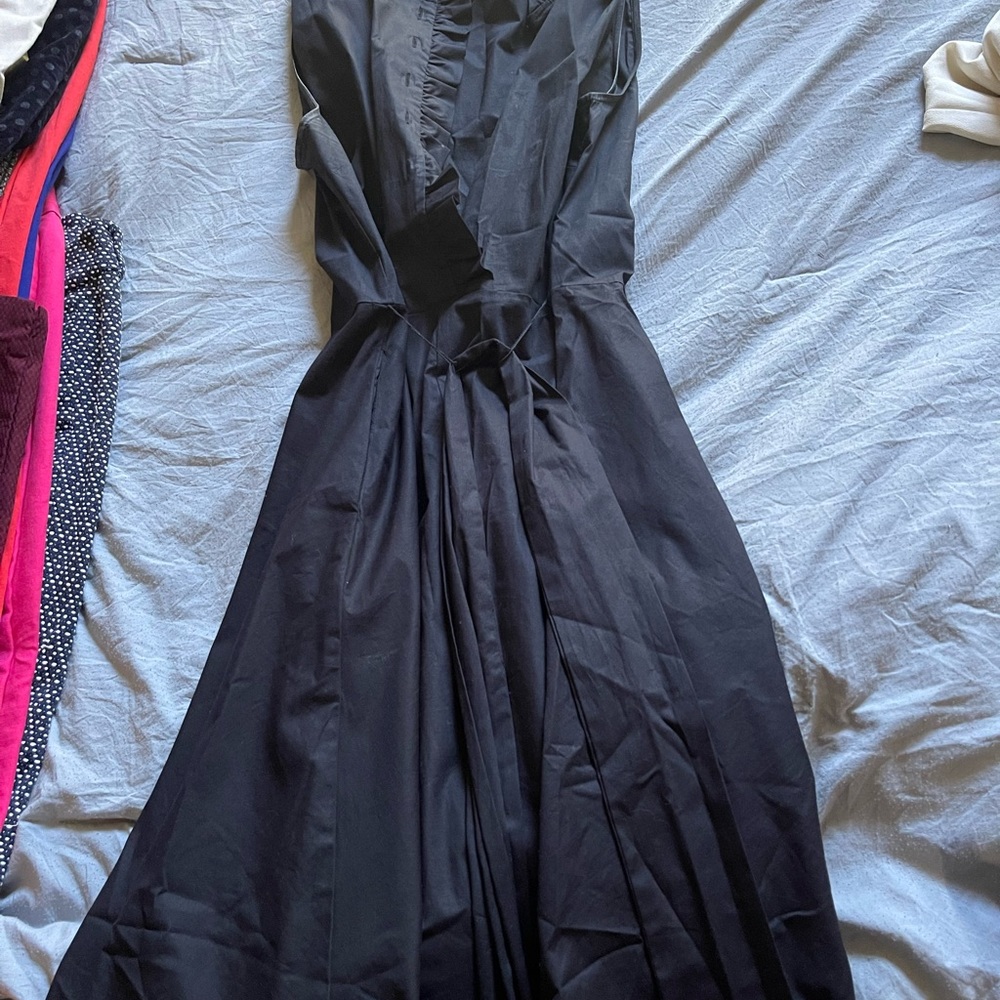 Dresses - Picture 2 of 3
